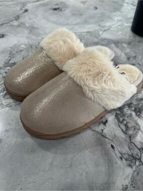 dearfoams Shimmer Faux-Fur Slide Slippers - Beige
